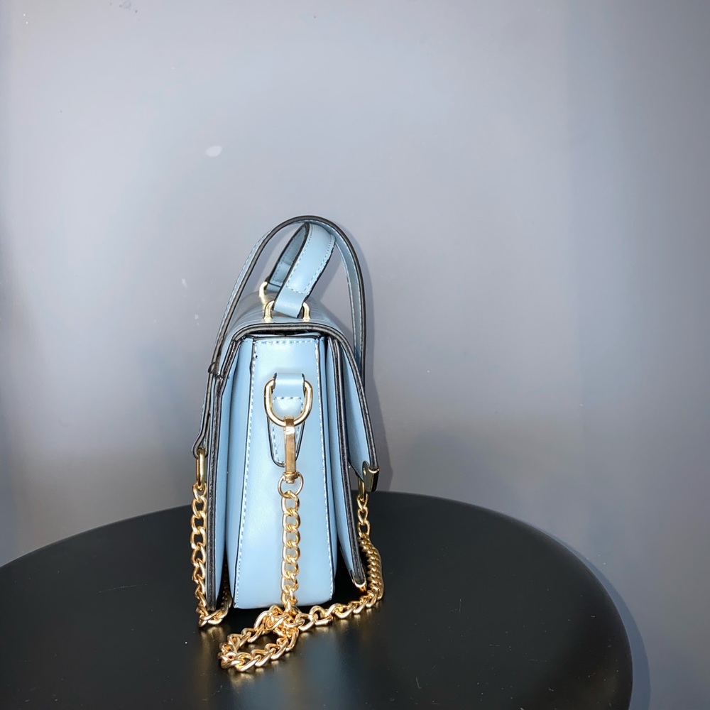 2-in-1 Blue Detachable Cross-Body Purse with Gold Chain/details | Red Interior - Picture 15 of 17